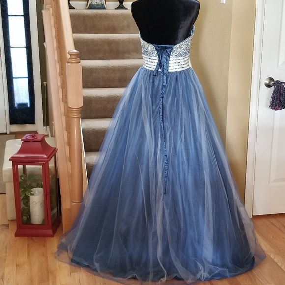 FIESTA Gorgeous beaded corset formal dress!! Size 6 - Picture 3 of 8